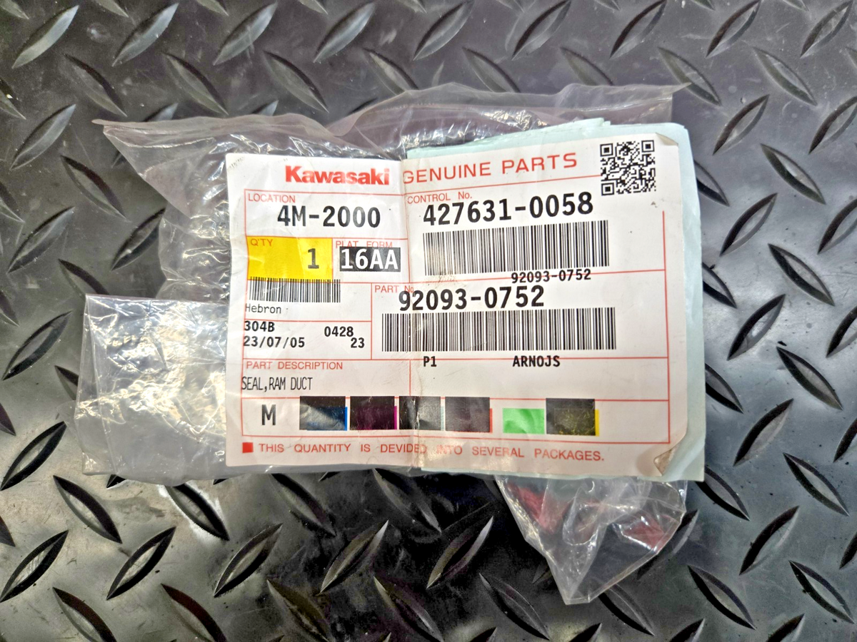 1X KAWASAKI NINJA ZX-10R ABS 2022 SEAL,RAM DUCT 92093-0752 #1305