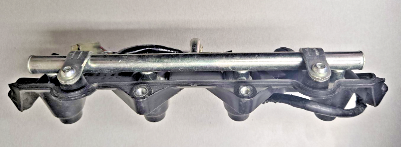 2016 YAMAHA YZF R6 OEM SECONDARY FUEL INJECTORS TOP AIRBOX GAS RAIL #0633