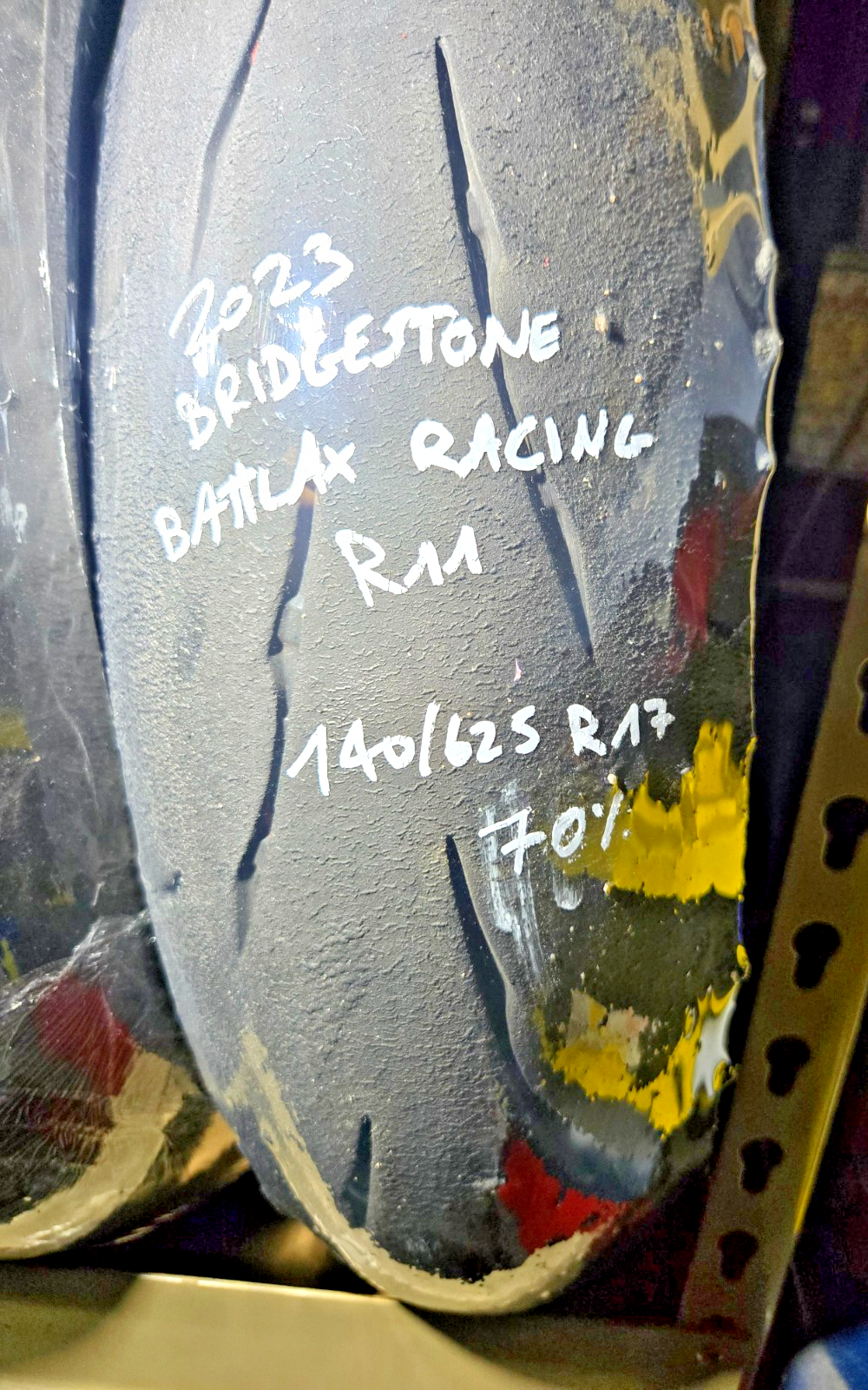 USED BRIDGESTONE BATTLAX R11 RACING 140 70 17 2023 70%