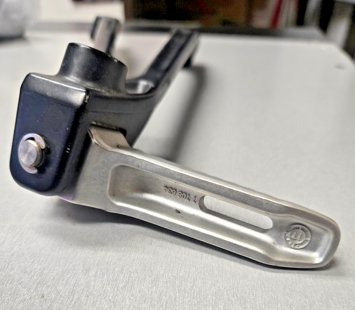 BMW S1000RR PASSENGER  FOOT PEG AND BRACKET RIGHT REAR OEM 8521681 #0694