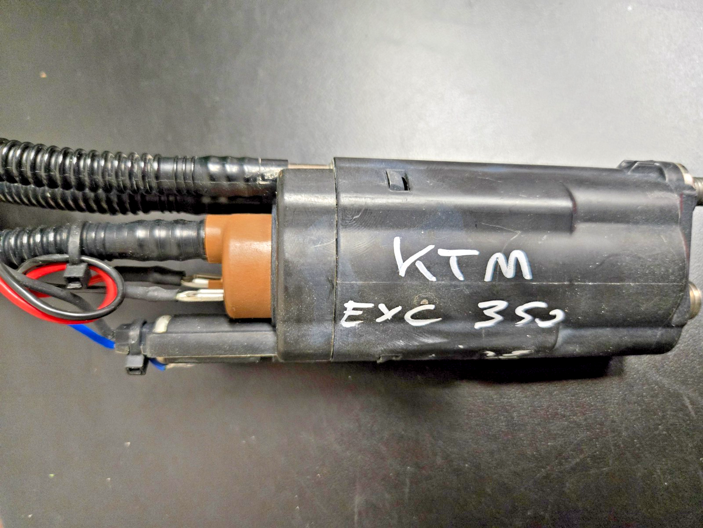 KTM EXCW EXCF 350 OEM Fuel Pump Assy 79107088300  FOR PARTS #0394