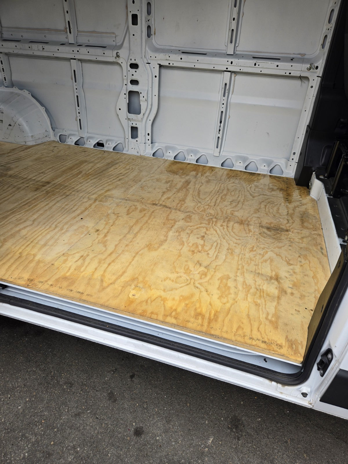 RAM PROMASTER 159 WB MARINE WOOD Floor AND PREFORMED RUBBER MAT