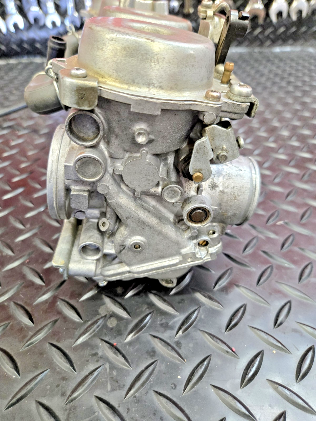 91 Honda CBR1000F CARBURETOR ASSY  (VG93A A) 16100-MS2-673  #1168