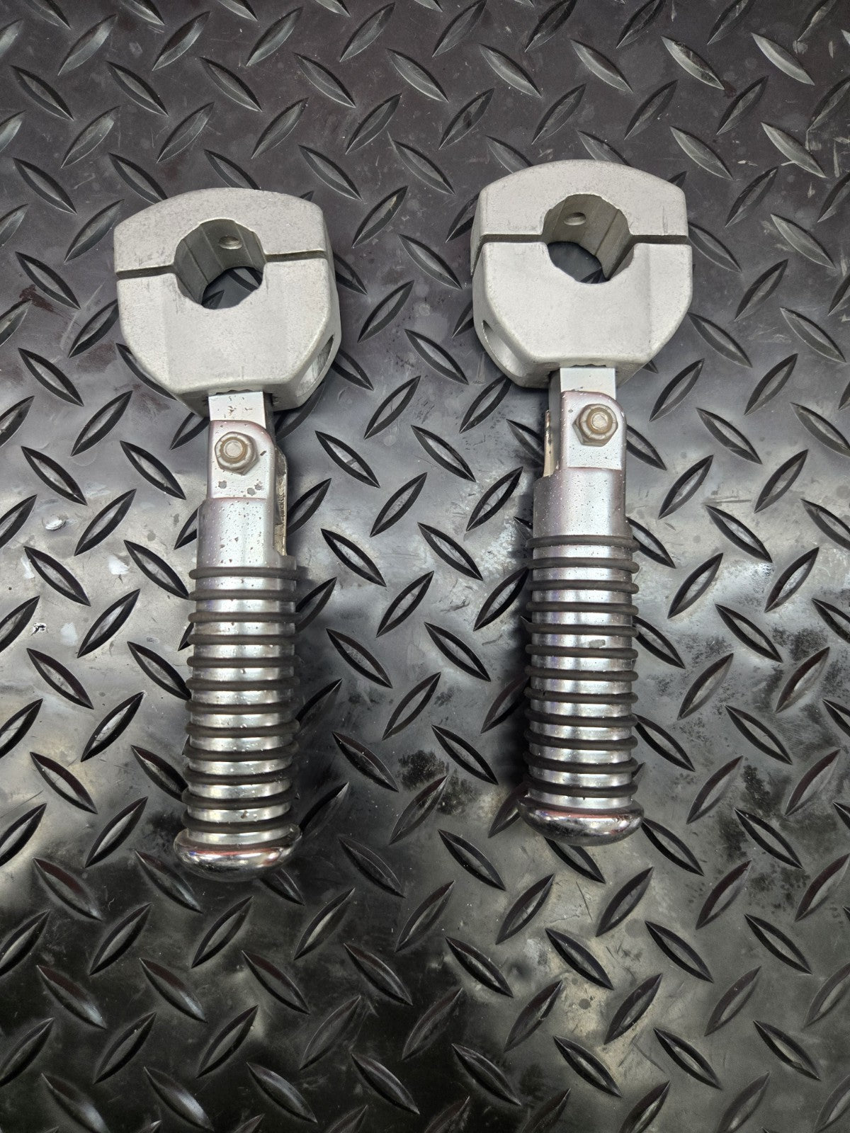 1 " Engine Guard Highway Foot Pegs Mount Chrome Aluminum HARLEY #1054