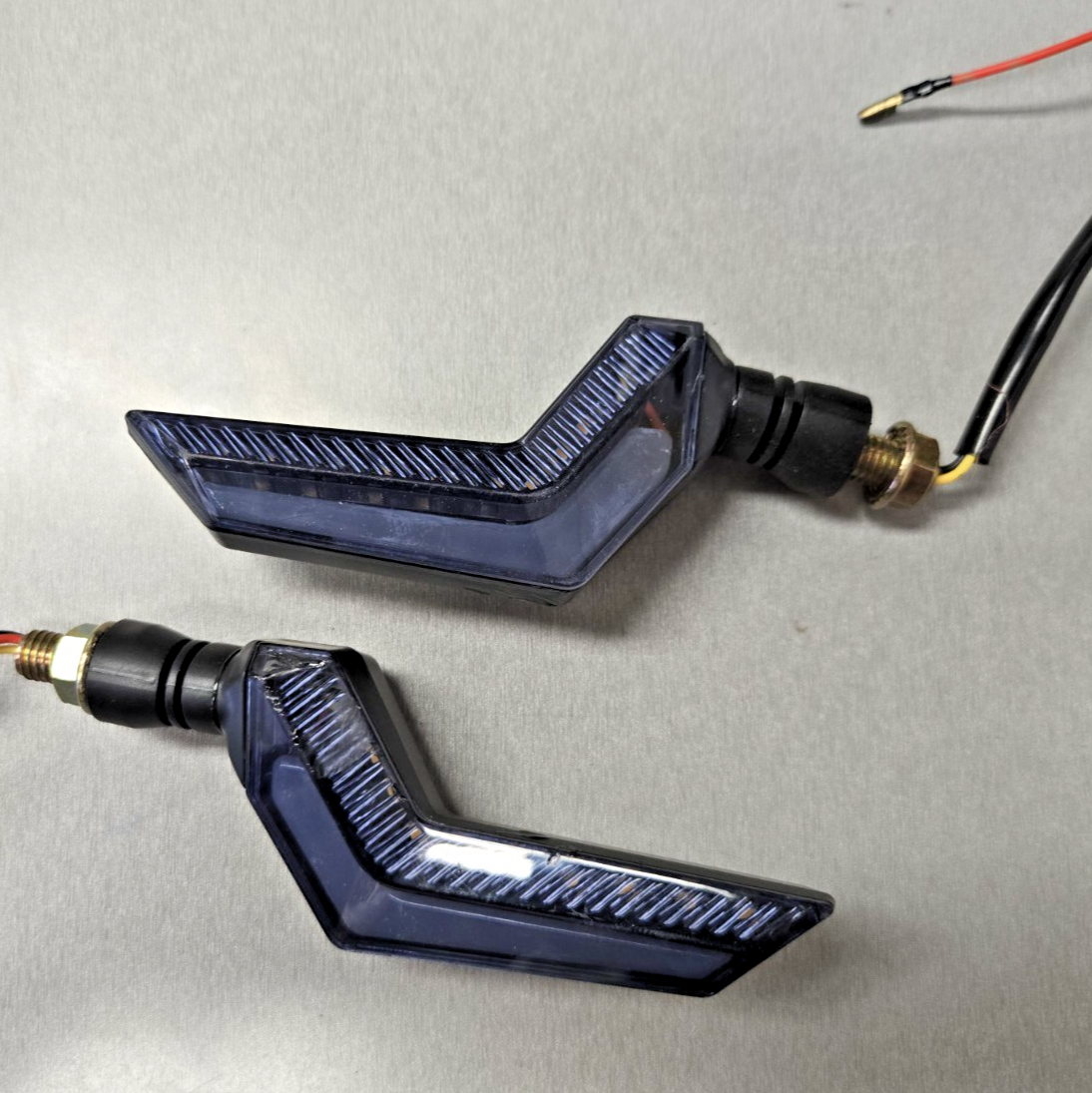2LED Motorcycle Turn Signals Universal Arrow Flowing Blinkers YELLOW- BLUE #0454