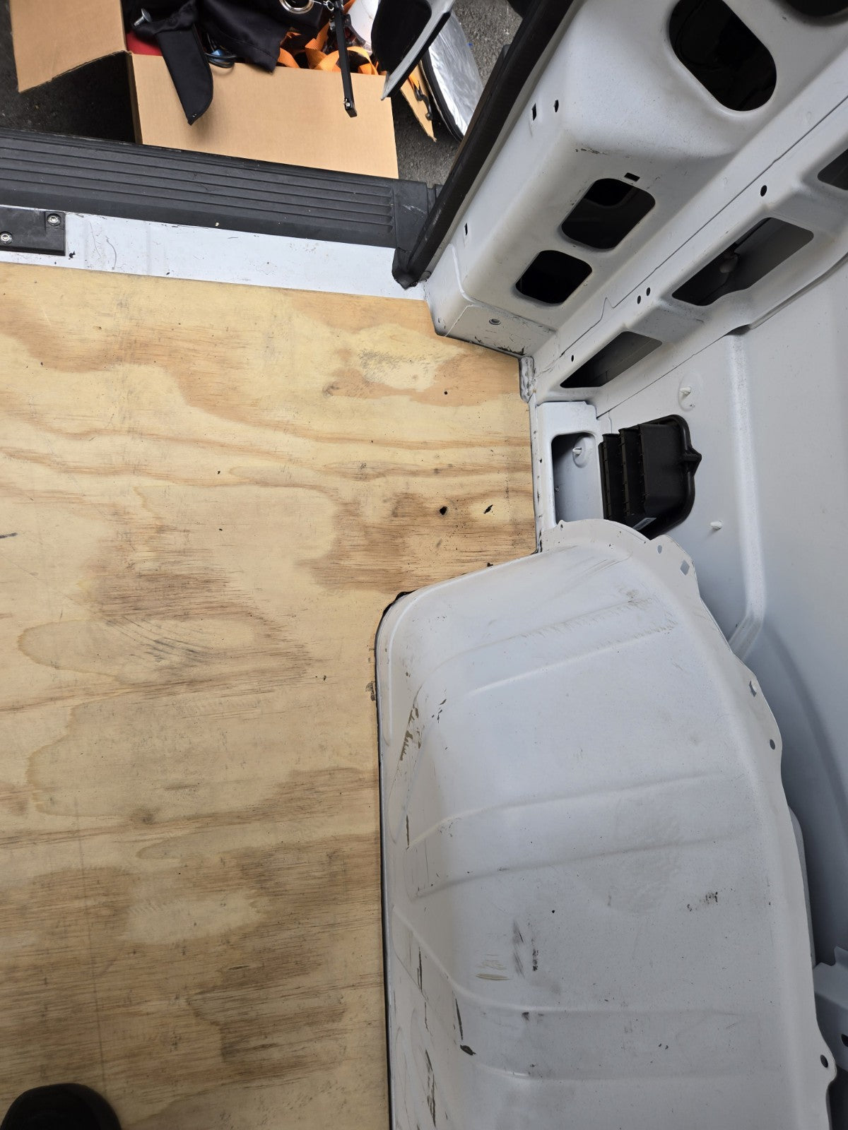 RAM PROMASTER 159 WB MARINE WOOD Floor AND PREFORMED RUBBER MAT