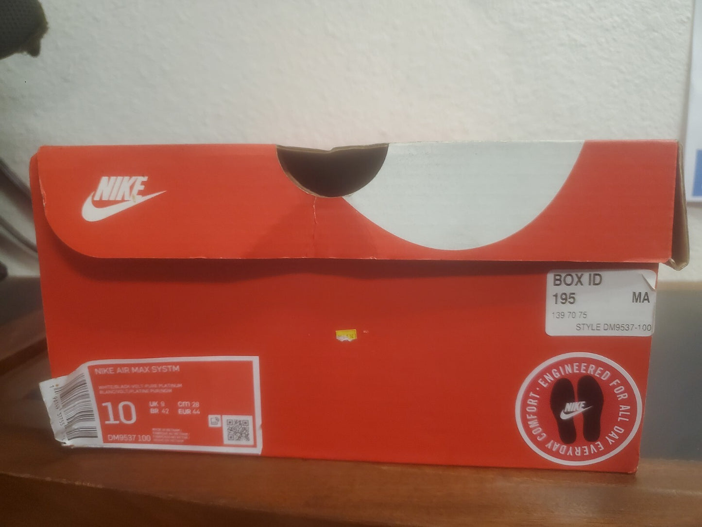 Nike Air Max Systm White/ Black Volt Sneaker Size 10   #0244