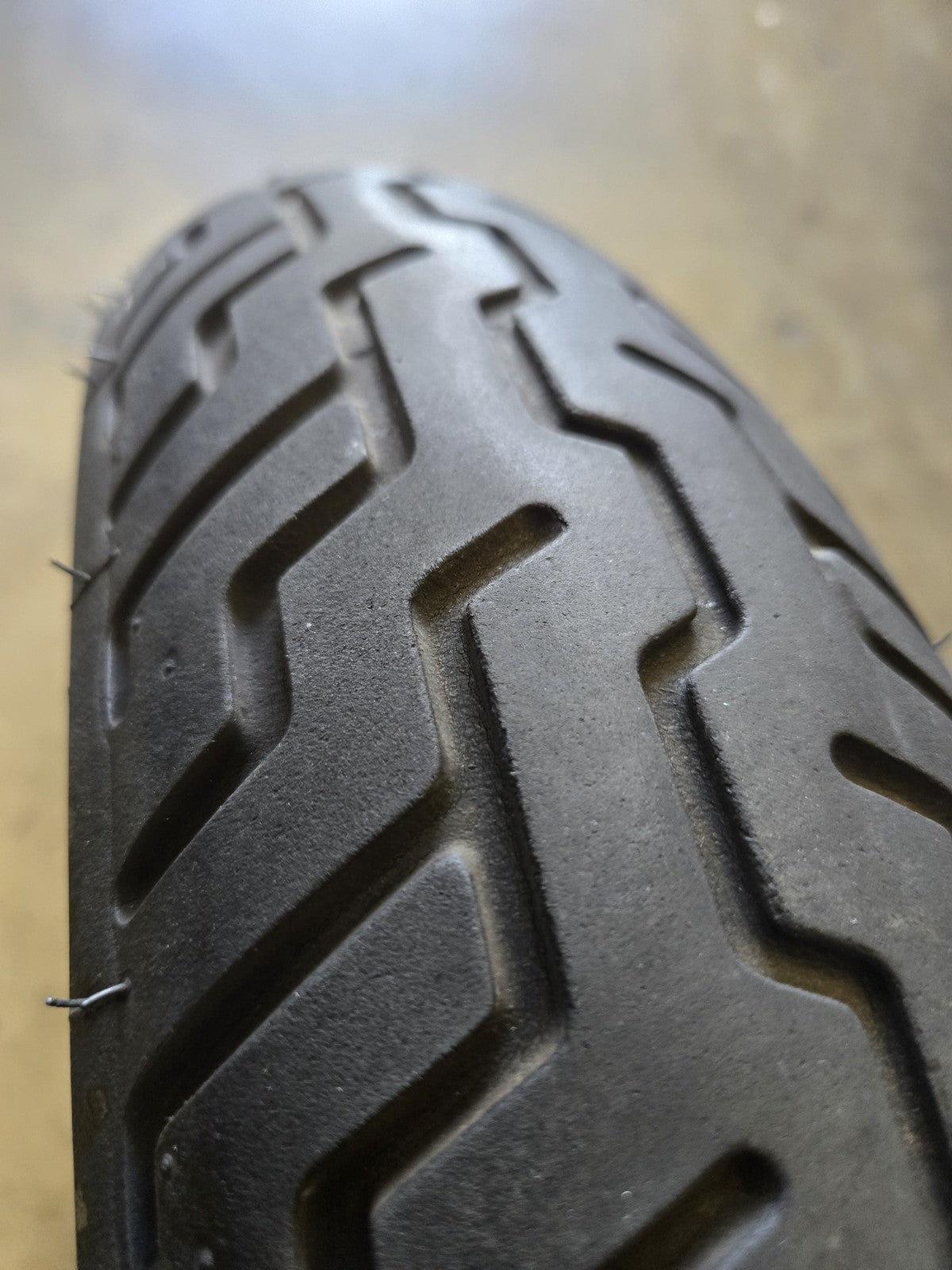 MT90B-16 Dunlop Harley D402 Wide White Wall FRONT TIRE 2014 90% #0696