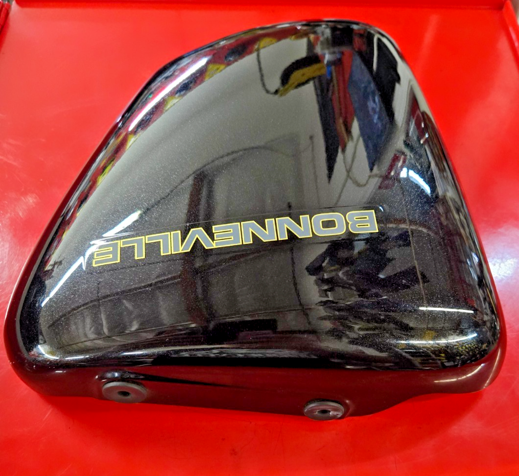 2014 Triumph Bonneville T100 900 LEFT Side Cover T2301239  METALLIC BLACK #0248