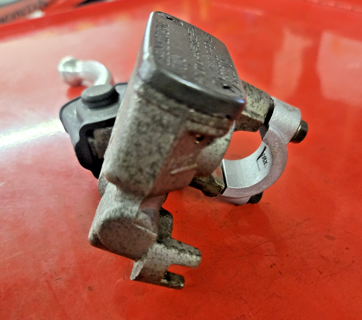 OEM Front Brake Master Cylinder for Honda CRF150F 230F 250R 450R FOR PARTS #0612
