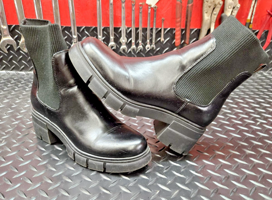 BOOTS WOMEN  Black Leather 2" Toe Fashion Boots size 8  #0516
