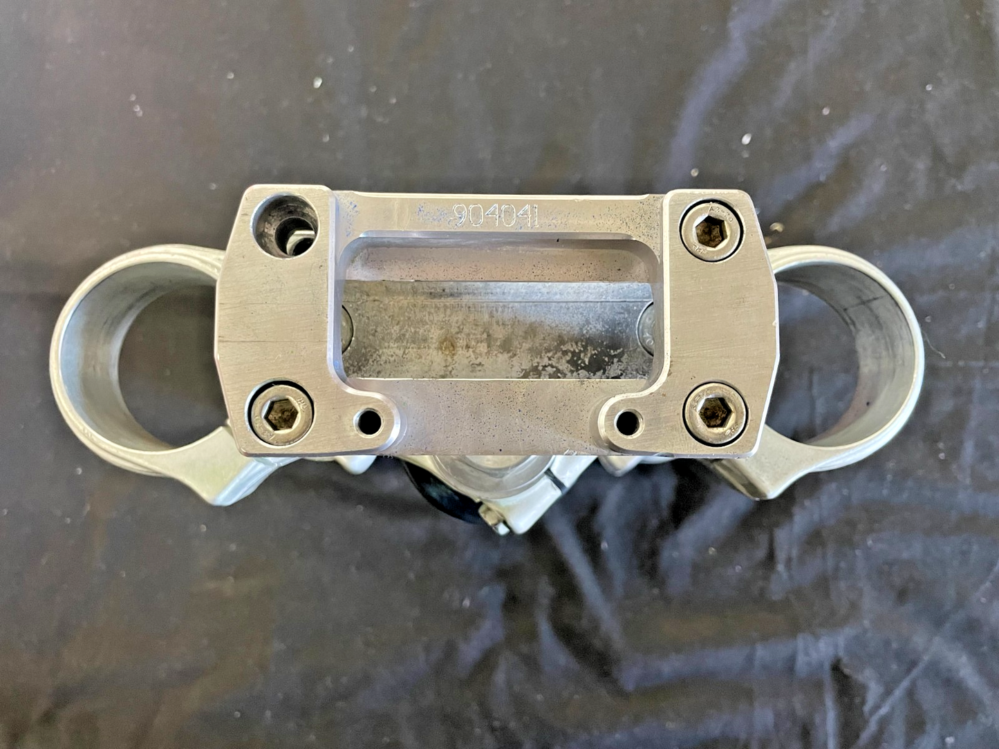2002 KTM 400 EXC OEM FRONT FORKS TRIPLE TREE STEM CLAMP 59001034020 SCOTTS #0233