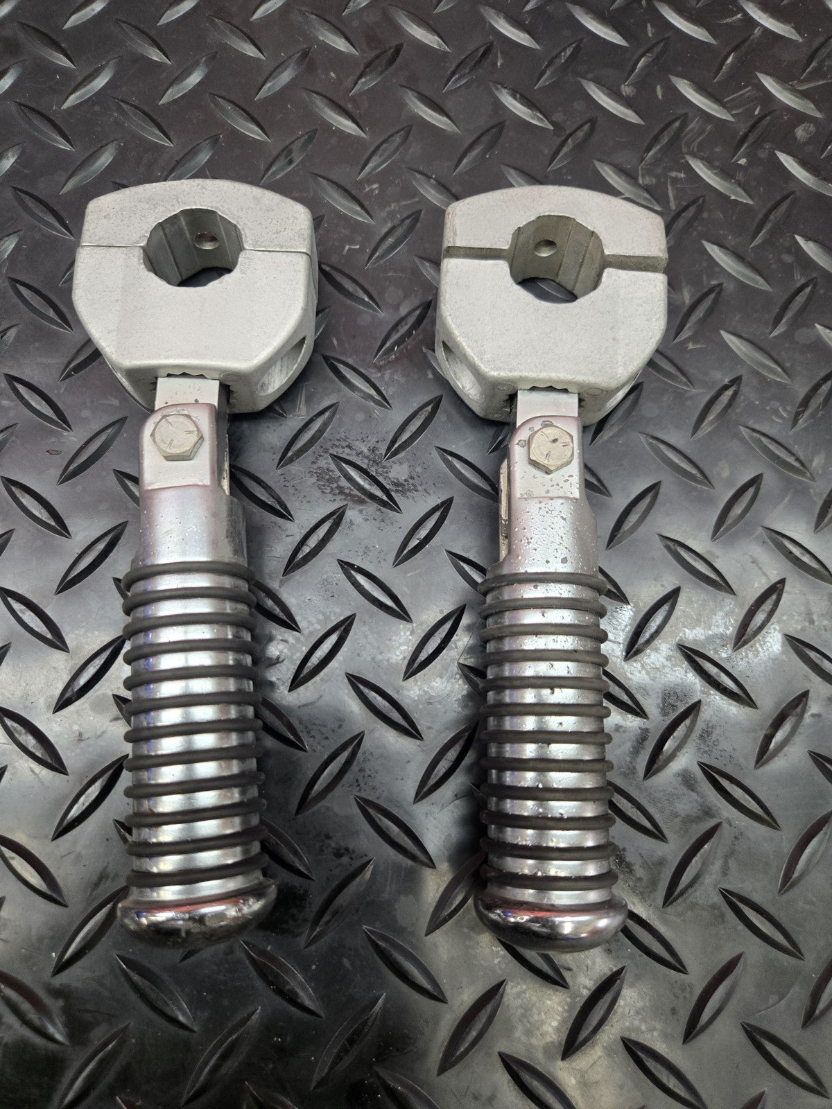 1 " Engine Guard Highway Foot Pegs Mount Chrome Aluminum HARLEY #1054
