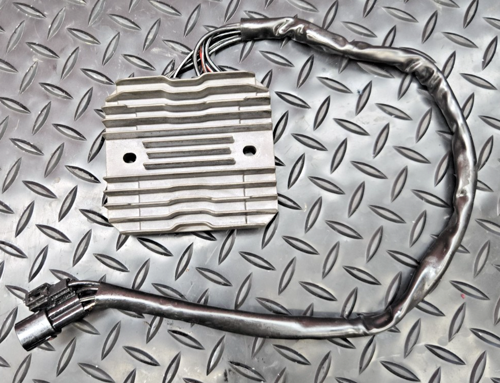 2009 Suzuki Hayabusa GSX1300R Regulator rectifier used OEM 100% guaranteed #0700
