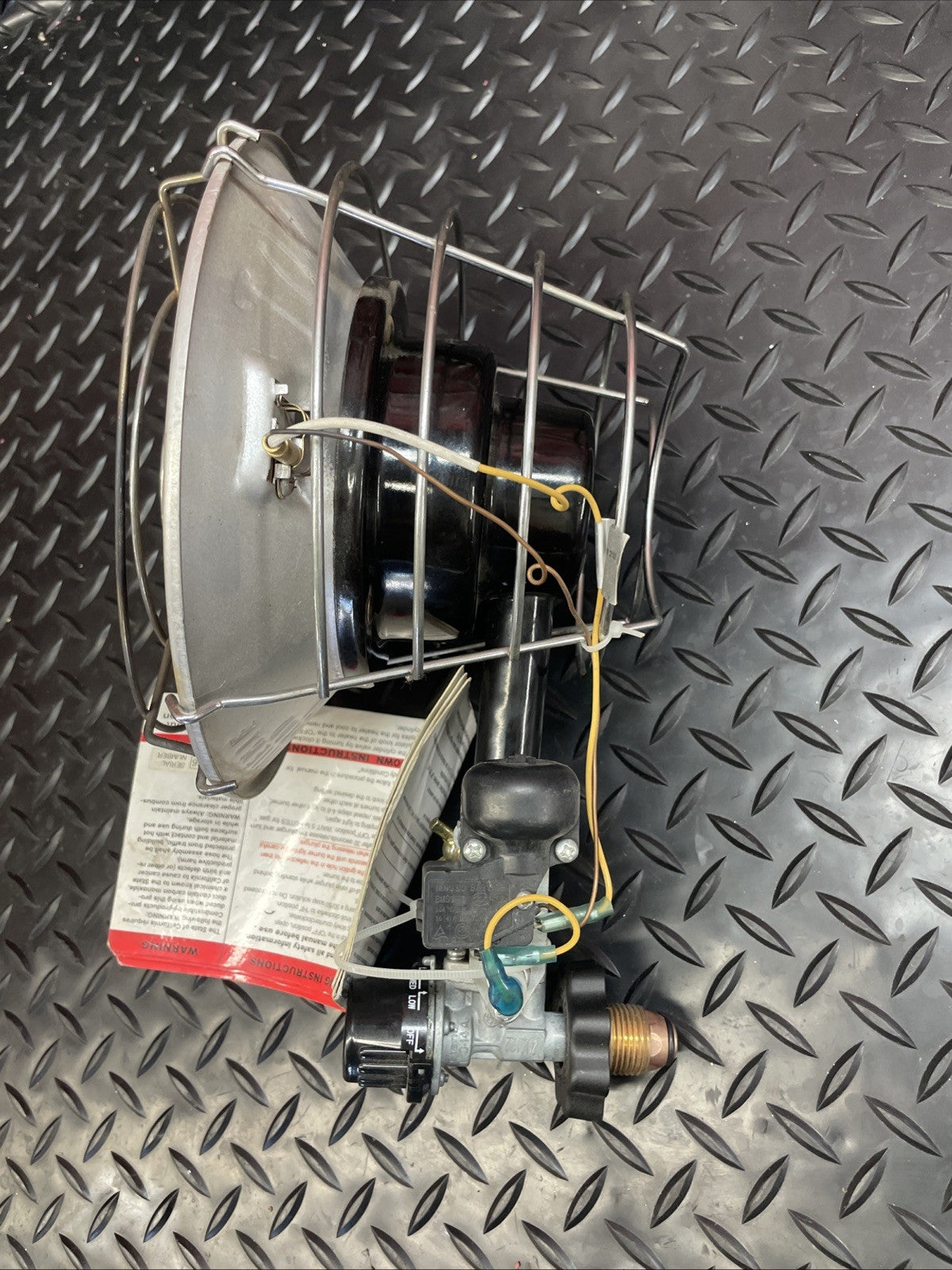 AVENGER THERMOHEAT PROPANE TANK MOUNT RADIANT HEATER FBDTP15 15000 BTU/H  #1233