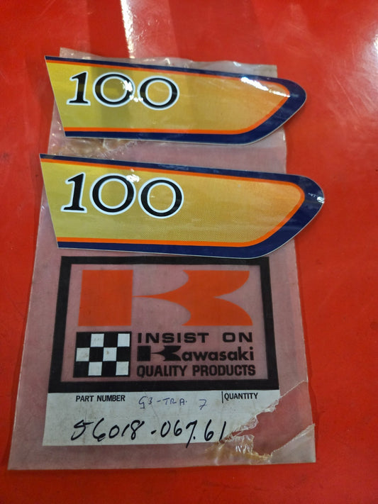 1 X KAWASAKI GA2A GA5 G2 G3SS G3TR KC100 RIGHT SIDE EMBLEM 56018-06761  #0377