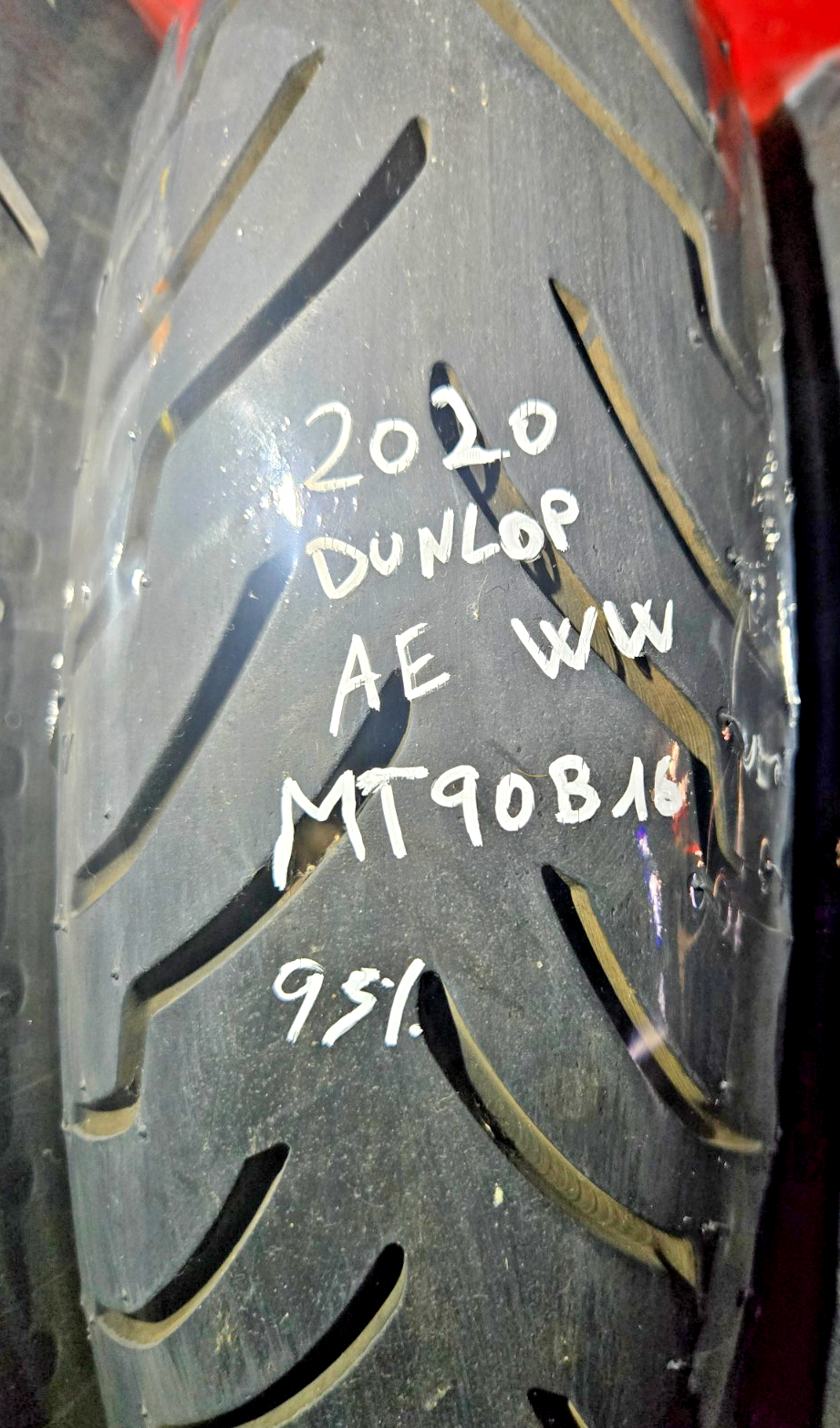 USED DUNLOP AMERICAN ELITE MT90 B 16 WHITE WALL  2020  95% WHITE WALL