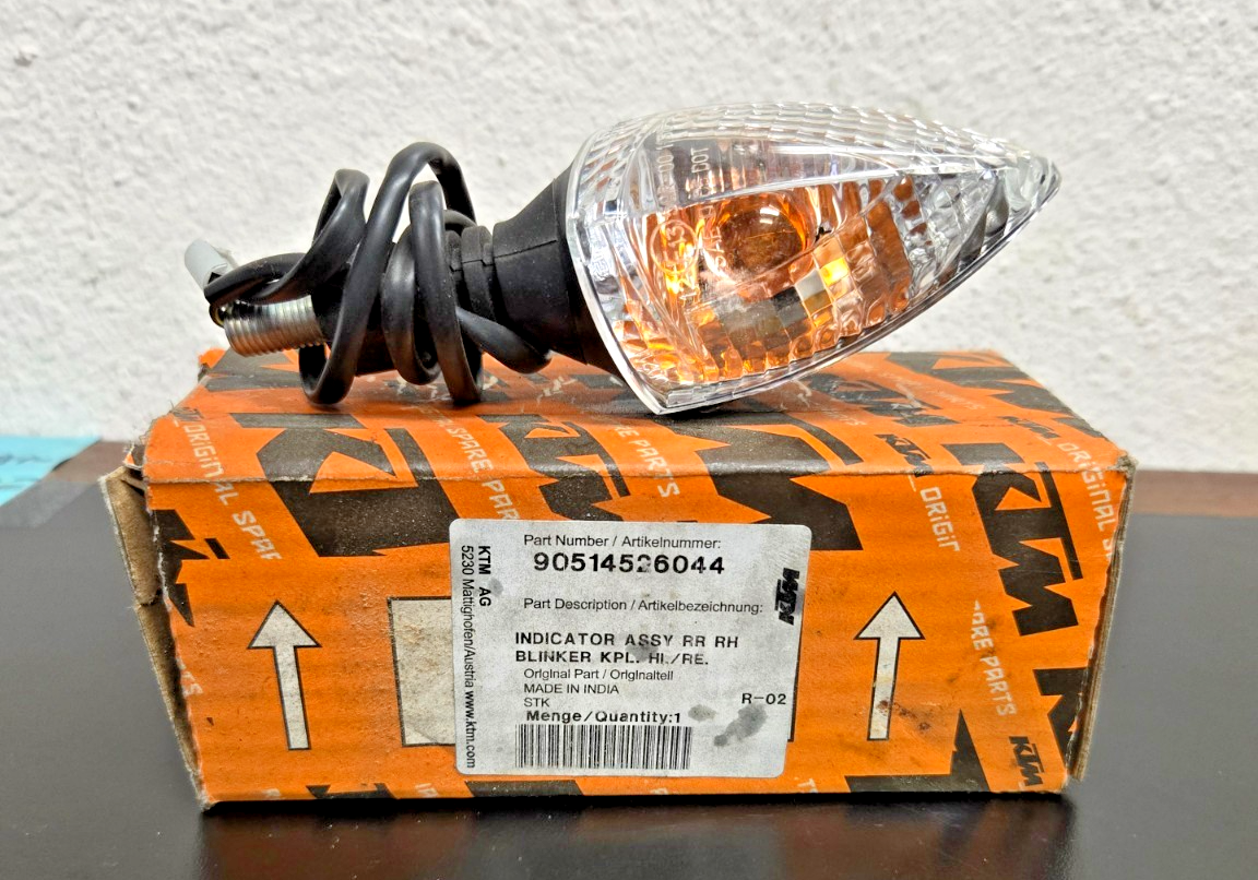 KTM 390 OEM Blinker  TURN SIGNAL  90514526044 #0389