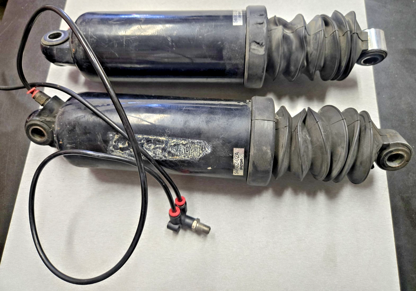 HARLEY DAVIDSON Rear Air Shocks 54662-02A Showa #0697