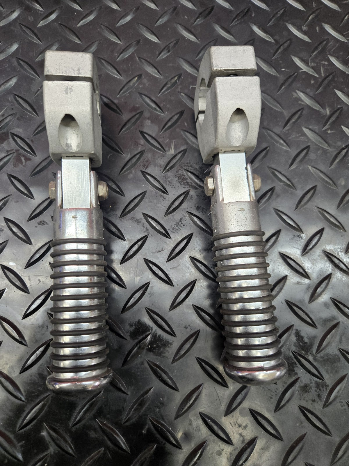 1 " Engine Guard Highway Foot Pegs Mount Chrome Aluminum HARLEY #1054