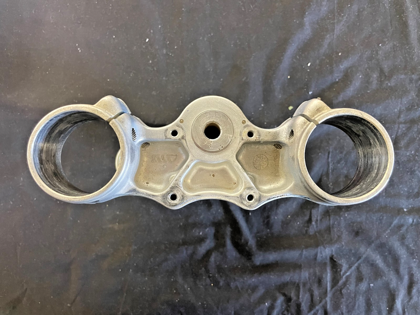2002 KTM 400 EXC OEM FRONT FORKS TRIPLE TREE STEM CLAMP 59001034020 SCOTTS #0233