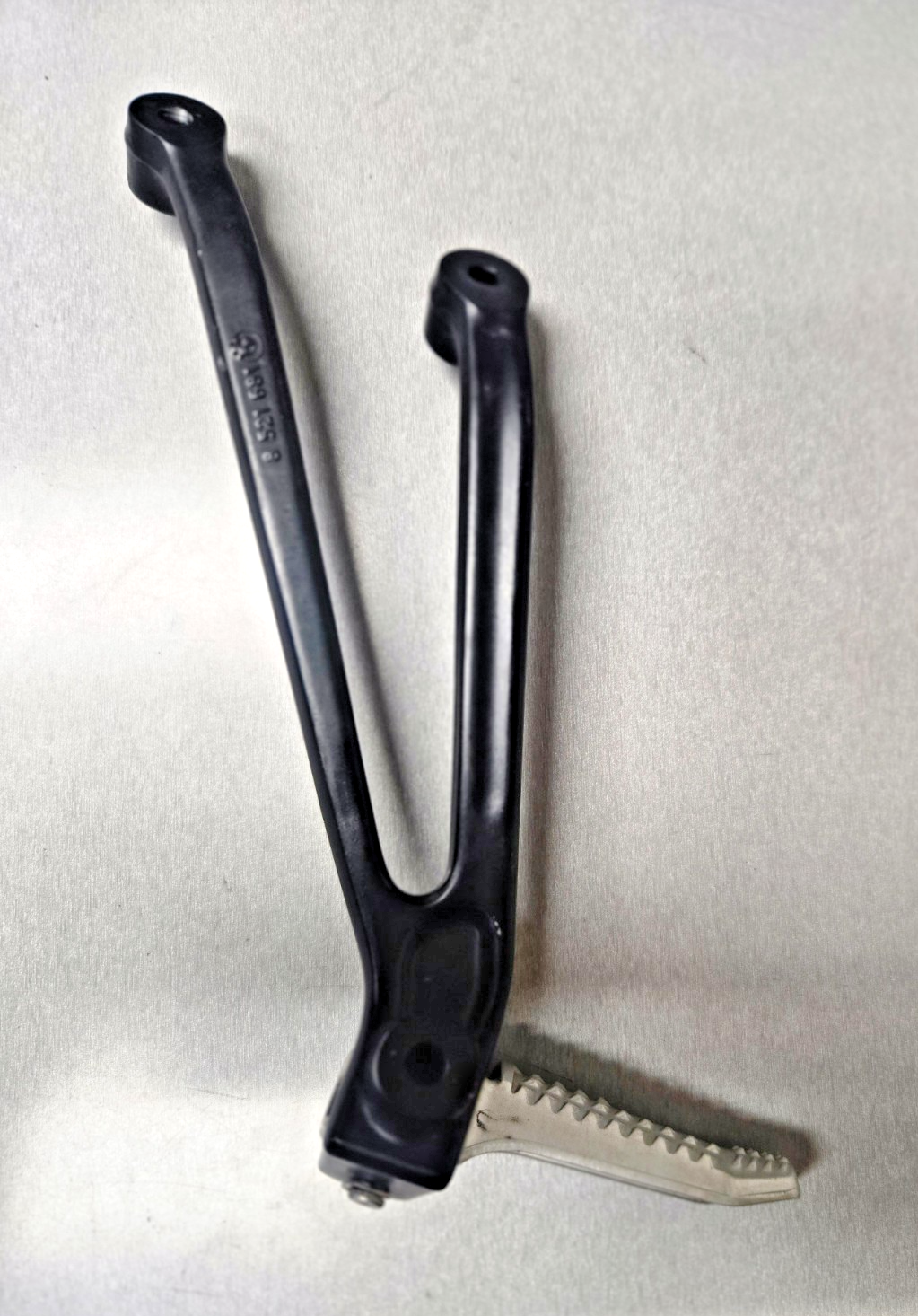 BMW S1000RR PASSENGER  FOOT PEG AND BRACKET RIGHT REAR OEM 8521681 #0694