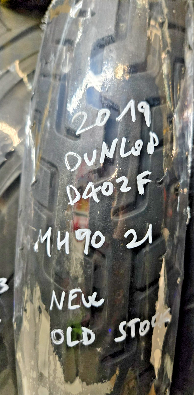 NEW OLD STOCK  DUNLOP D402F MH90 21    2019   100%