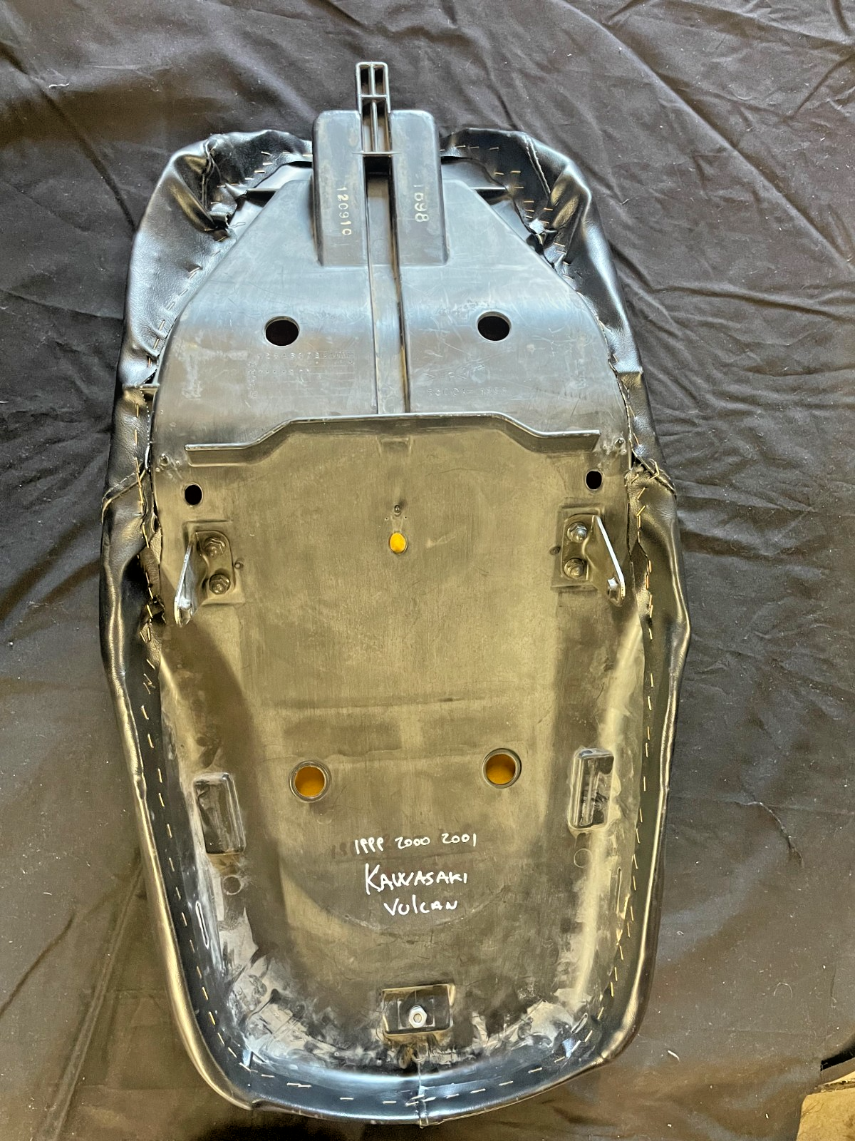 Kawasaki Vulcan VN800 ('99-'06) TRAVELCADE Diamond SEAT KING AND QUEEN #0268