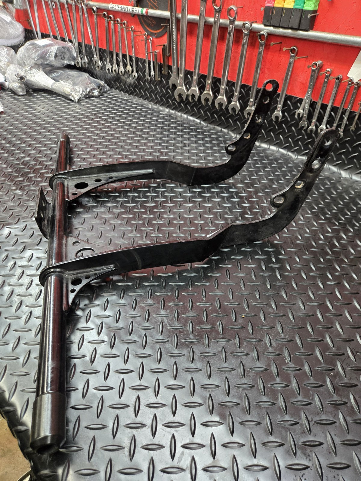 Harley Softail Low Rider Street Bob 18-up Engine Guard Highway Crash Bar #0997
