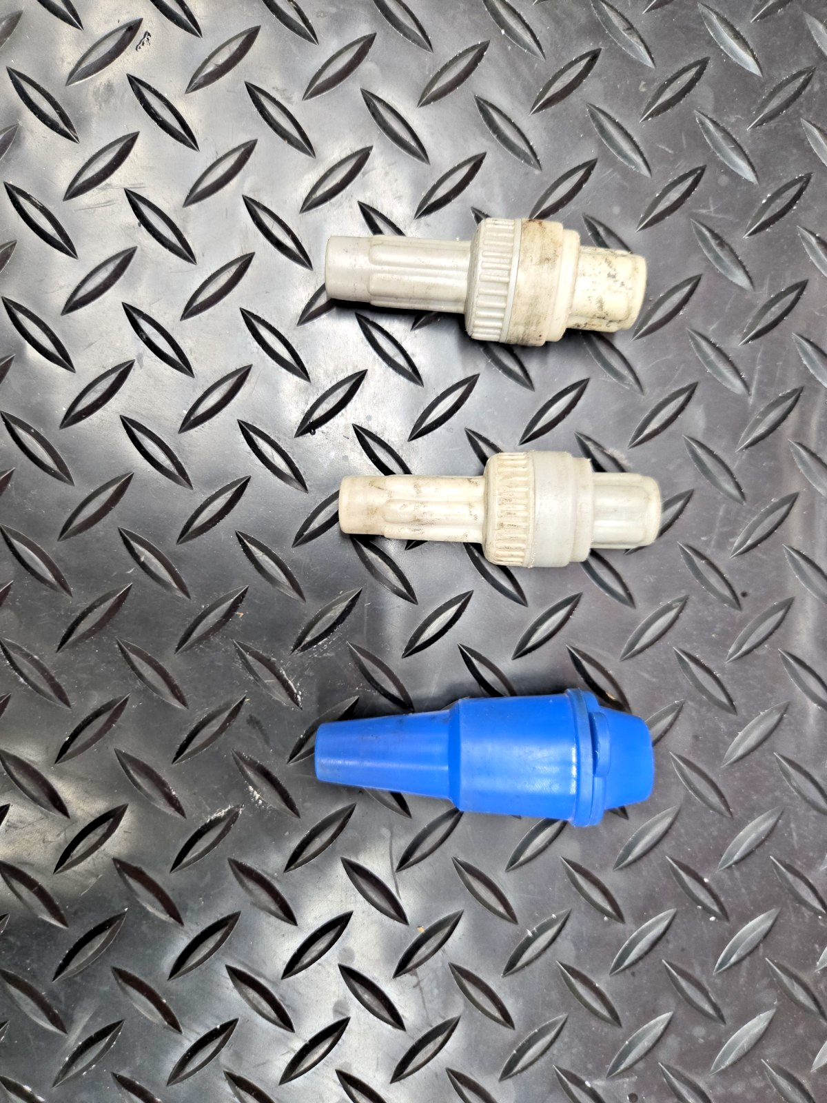 3X UNIVERSAL Spark plug protector case container spare part #0784