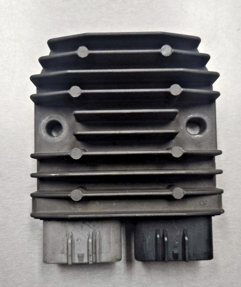 Yamaha YZF-R1 Voltage Regulator Rectifier  OEM  1D7-81960-00  #0631