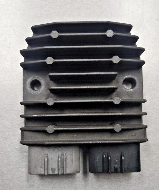Yamaha YZF-R1 Voltage Regulator Rectifier  OEM  1D7-81960-00  #0631
