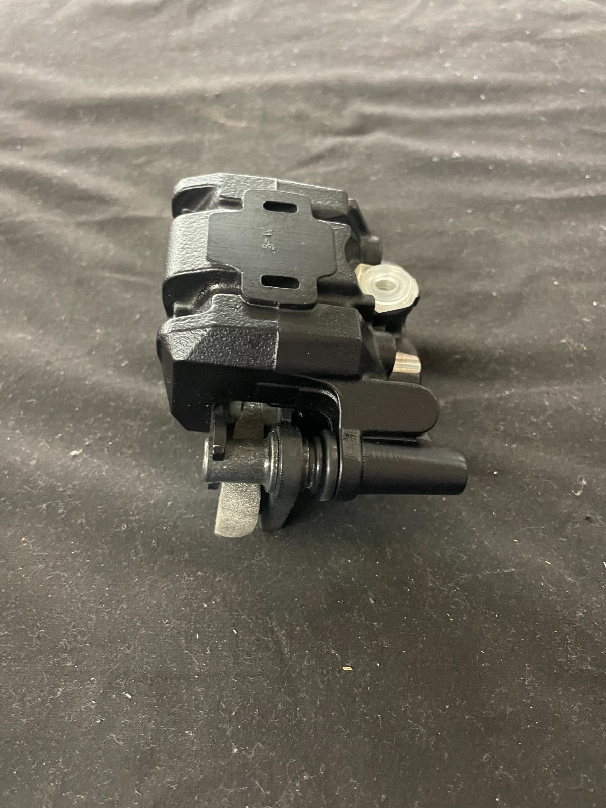 TRIUMPH BONNEVILLE T100 900 EFI OEM REAR BRAKE CALIPER BRAND NEW  #0215