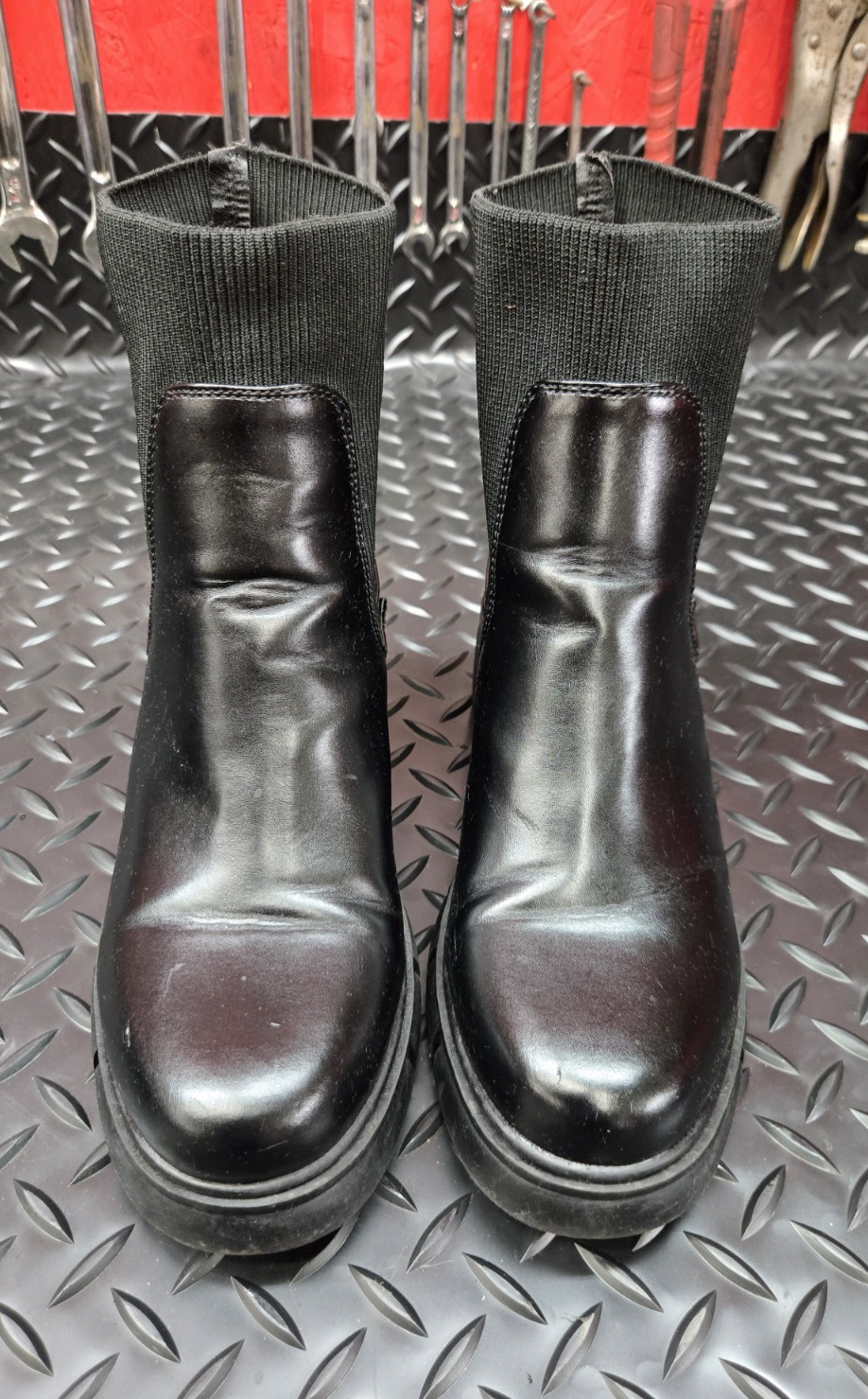 BOOTS WOMEN  Black Leather 2" Toe Fashion Boots size 8  #0516