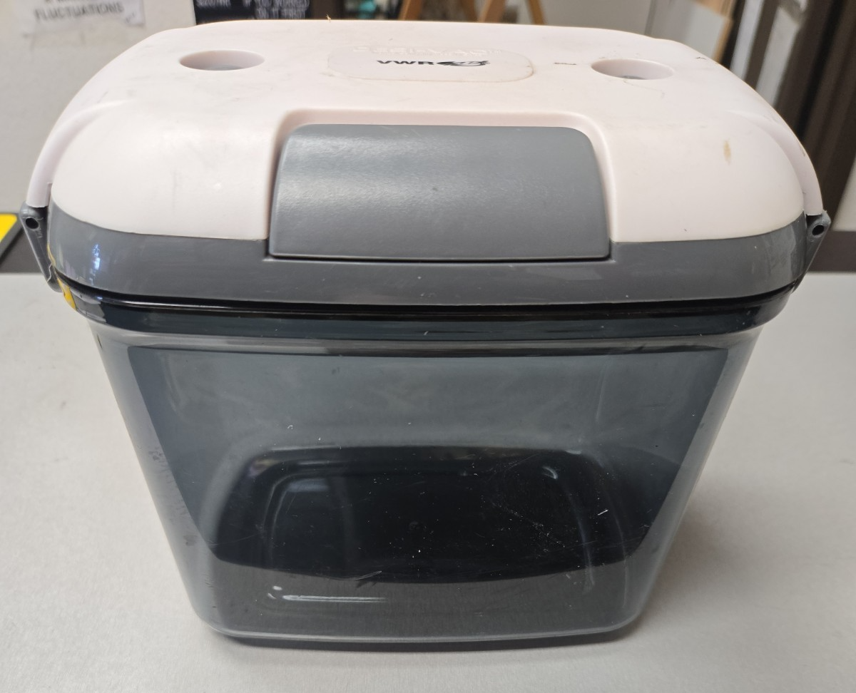 DESI-VAC Container W/Lid & Handle Leak Proof  Lunch Box 7X7X5 #1274