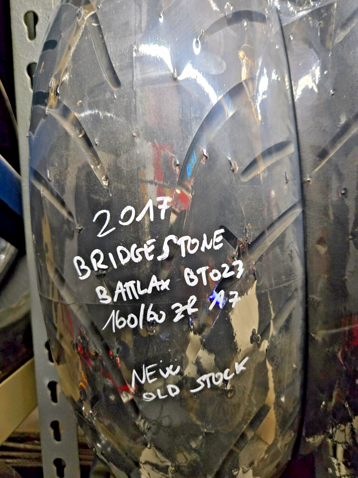 NEW OLD NO STICKER STOCK BRIDGESTONE BATTLAX BT023  160 60 17  2017   100%