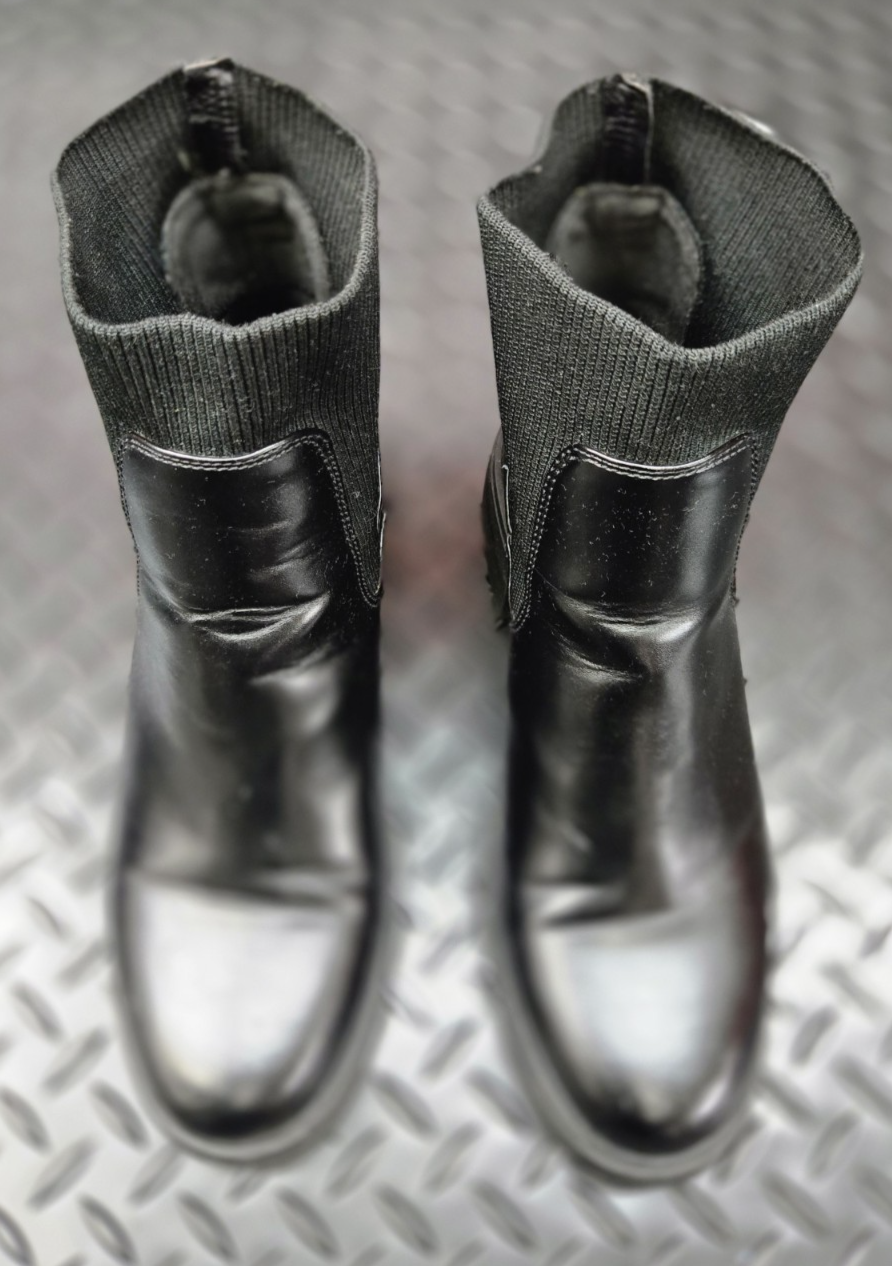 BOOTS WOMEN  Black Leather 2" Toe Fashion Boots size 8  #0516
