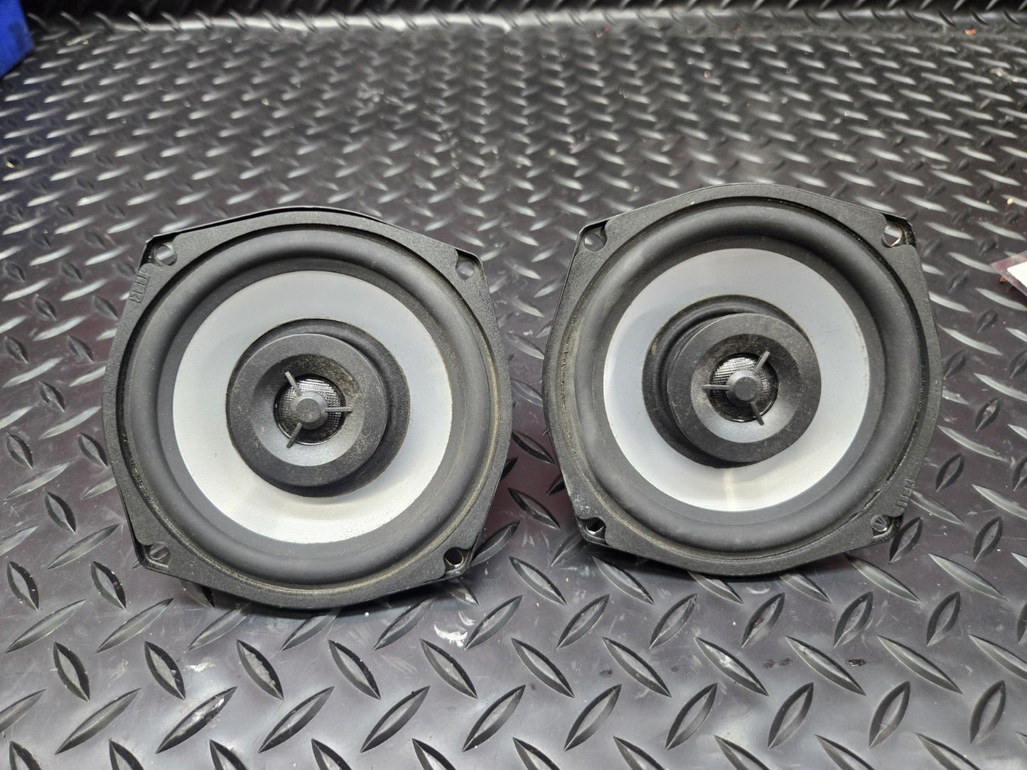 HARLEY DAVIDSON ELECTRA GLIDE FLHTC OEM SPEAKER PAIR 77010-06 TOURING #0962