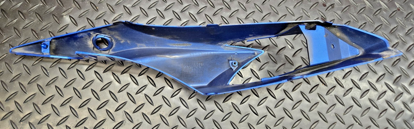 SUZUKI GSXR 600 750 LEFT Rear TAIL Faring Cover 47211-14J  #0868