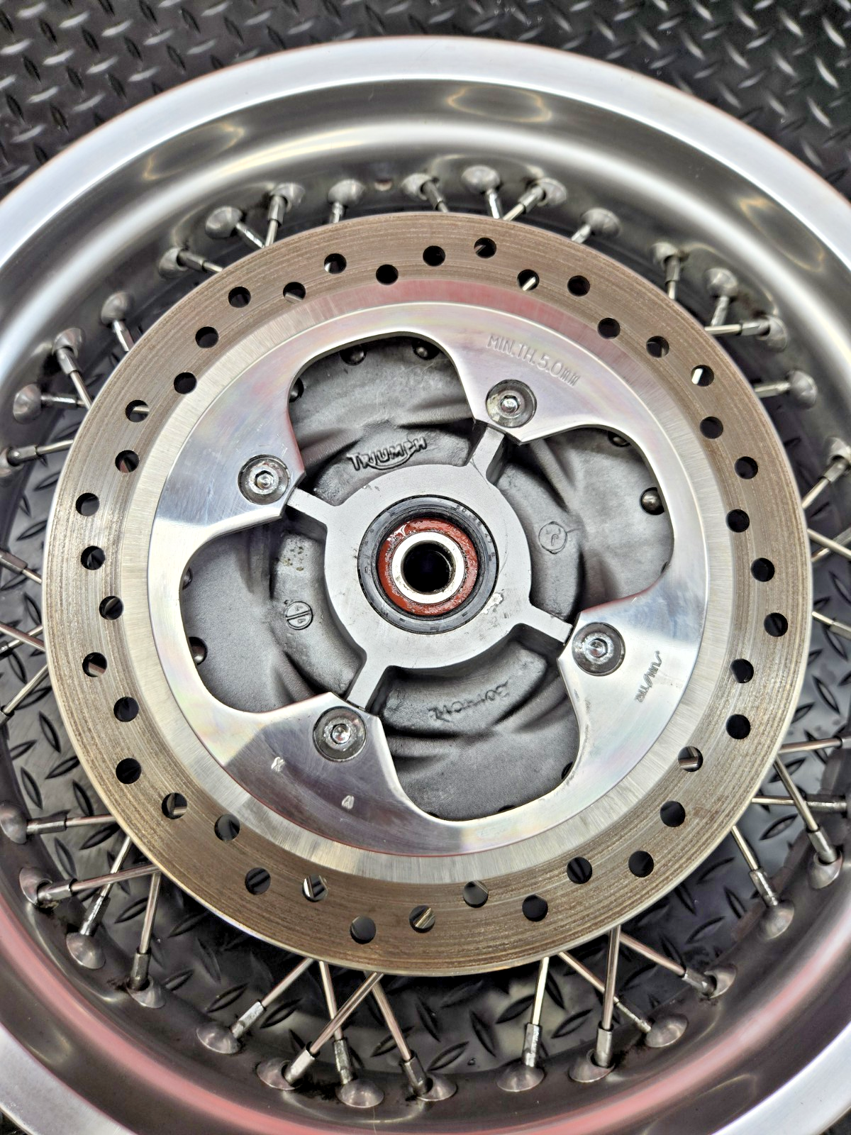 Triumph Thruxton 900 rear wheel rim straight complete rotor sprocket hub #0519