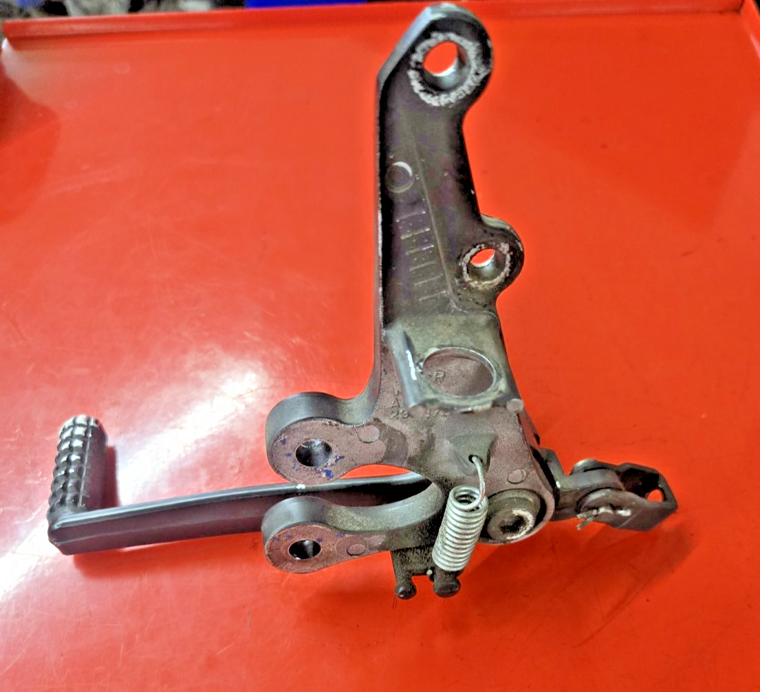 Suzuki GSXR 600 750 GSXR600 2015 Front Right Rearset Foot Peg Rest Bracket #0618