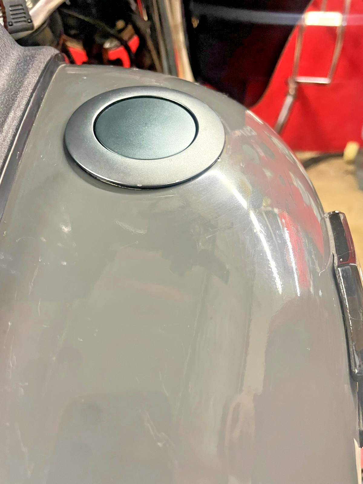 Right Flush Mount Pop Up Vented Fuel Tank Gas Cap Fits For Harley ALL  #0060