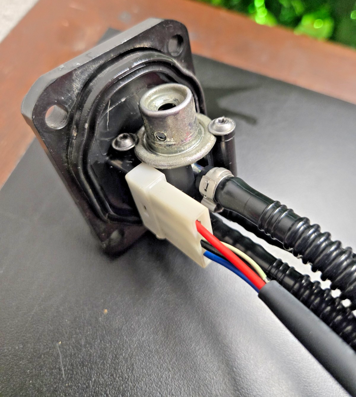 KTM EXCW EXCF 350 OEM Fuel Pump Assy 79107088300  FOR PARTS #0394