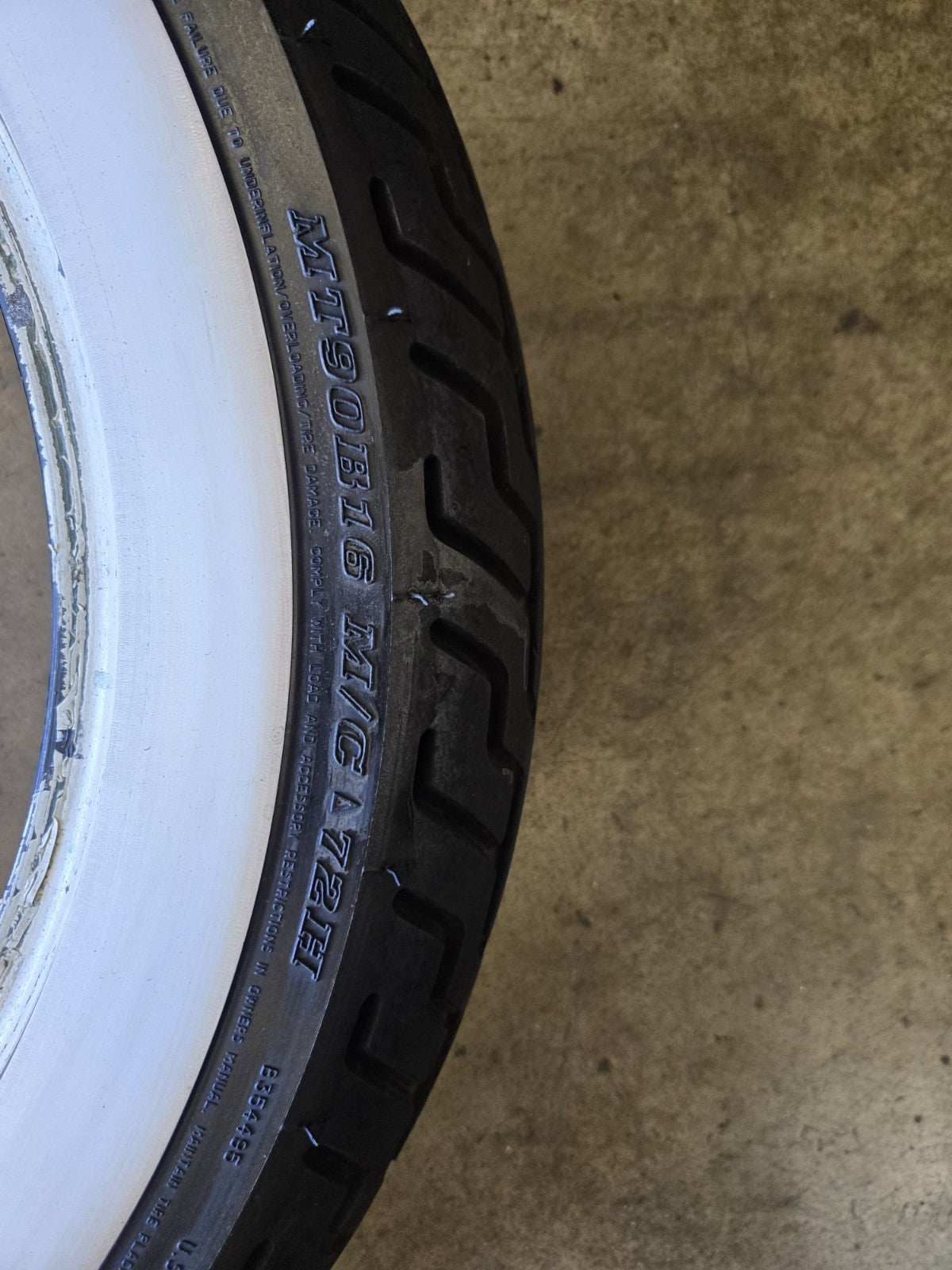 MT90B-16 Dunlop Harley D402 Wide White Wall FRONT TIRE 2014 90% #0696