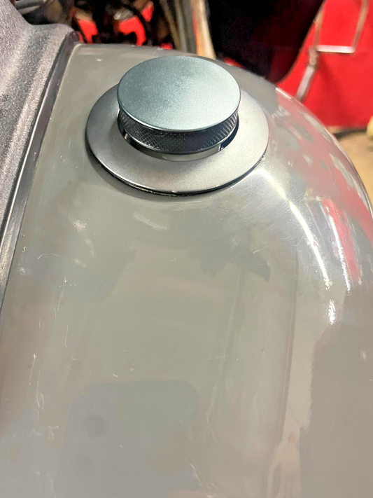 Right Flush Mount Pop Up Vented Fuel Tank Gas Cap Fits For Harley ALL  #0060