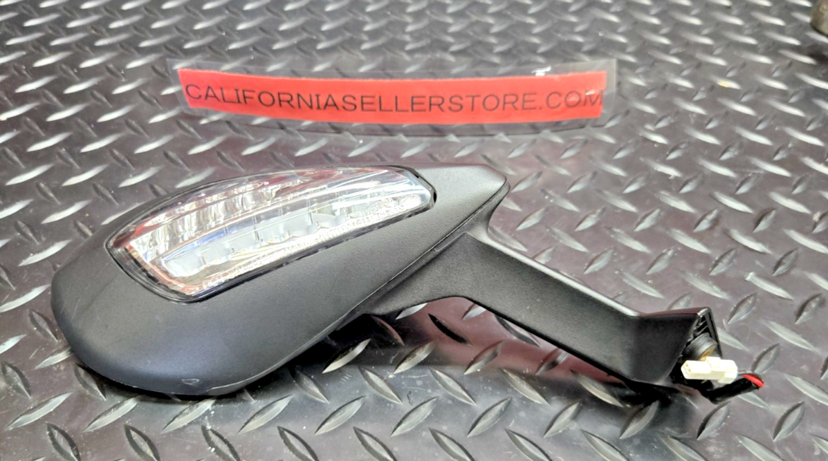 Ducati Panigale 899 959 1199 1299 OEM Right Mirror Turn Signal Assembly #0796