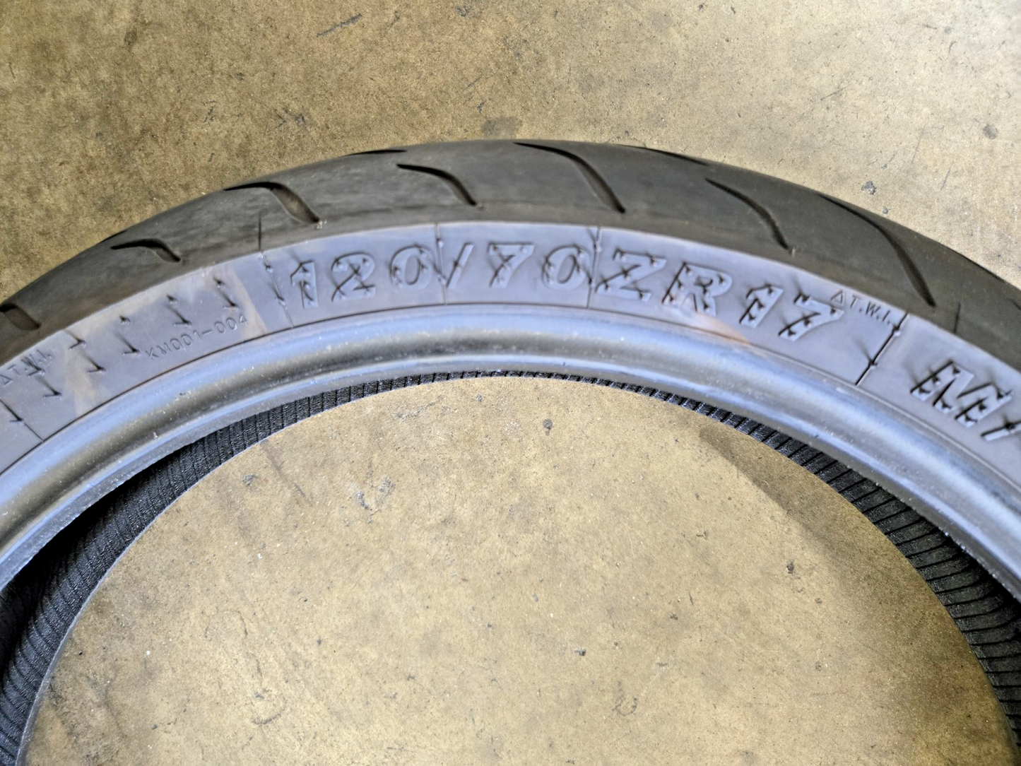 Kenda KM1 ST Road Front Motorcycle Tire Tyre 120/70ZR17 17" 58W 2024 95%  #0791