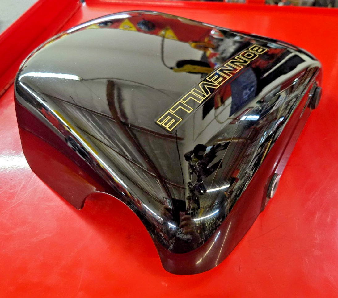 2014 Triumph Bonneville T100 900 Right Side Cover T2301238 glossy black #0247