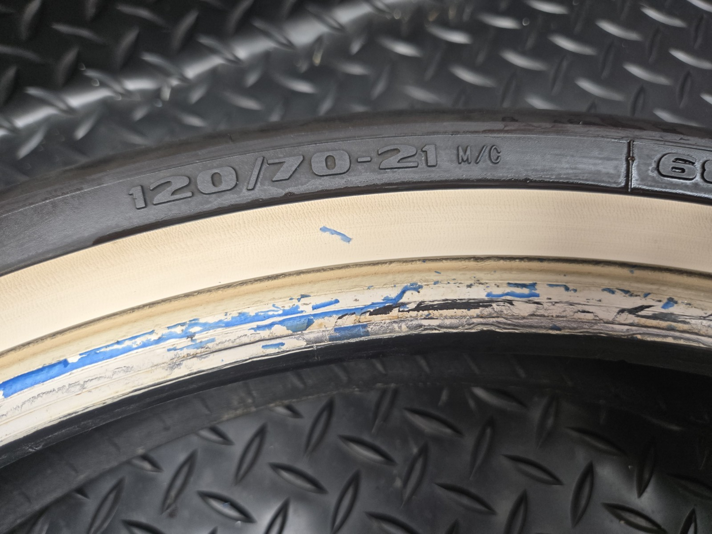 Avon Cobra Chrome Motorcycle Tire AV91 Front 120/70-21 - 68V - Whitewall #1011