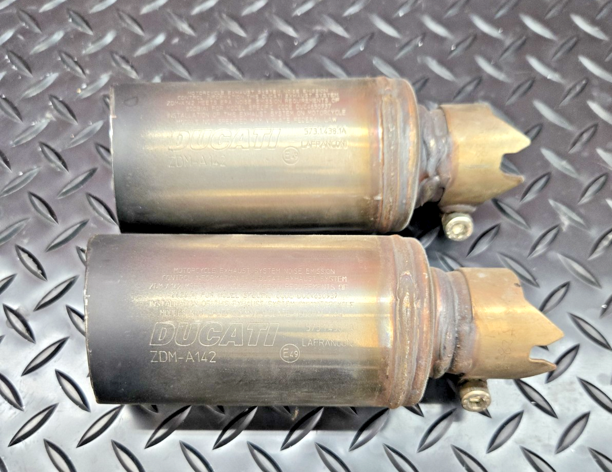 2X 17-20 DUCATI SUPERSPORT 939 S OEM MUFFLERS SYLENCERS 57314381A  #0531